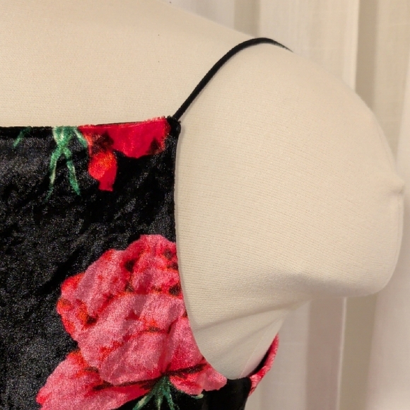 Floral Crushed Velvet Party Dress - Stretchy - Picture 3 of 8